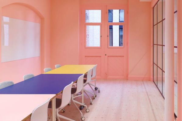 根據建筑的結構采取不同的辦公室設計風格