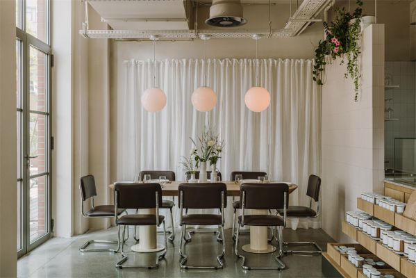 包豪斯設(shè)計(jì)下的現(xiàn)代風(fēng)格的餐廳設(shè)計(jì)